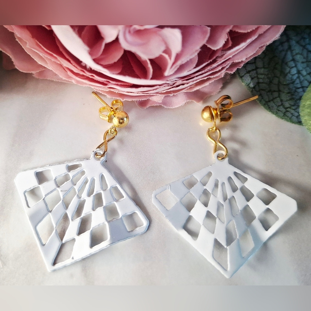 Vintage 80s 🤍✨️Stylish Geometric Earrings